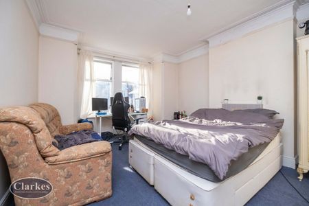 Spacious 3 Bedroom First Floor STUDENT Flat - Photo 3