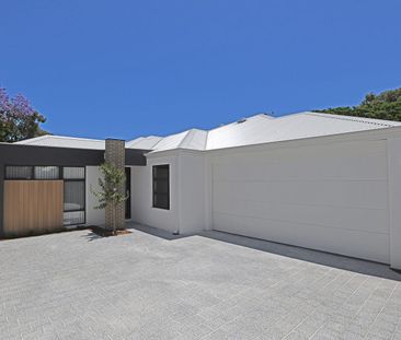 BRAND NEW IDEALLY LOCATED STUNNING VILLA - Photo 2