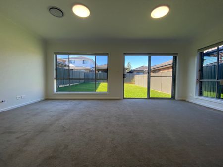 Modern Family Home - Photo 2
