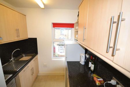 2 bedroom flat to rent - Photo 4
