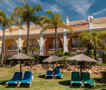 Townhouse in Bahía de Marbella - Photo 3