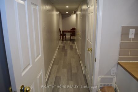 Detached Home For Lease | W8144666 - Photo 5