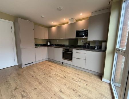 4 Bedroom Terraced To Let - Photo 4