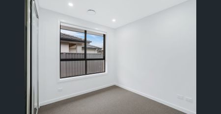 Spacious Duplex - Ducted Air - Photo 2