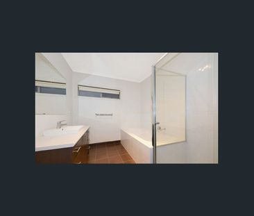 Modern Design, Zoned Living and Effortless Entertaining! APPLICATIO... - Photo 3