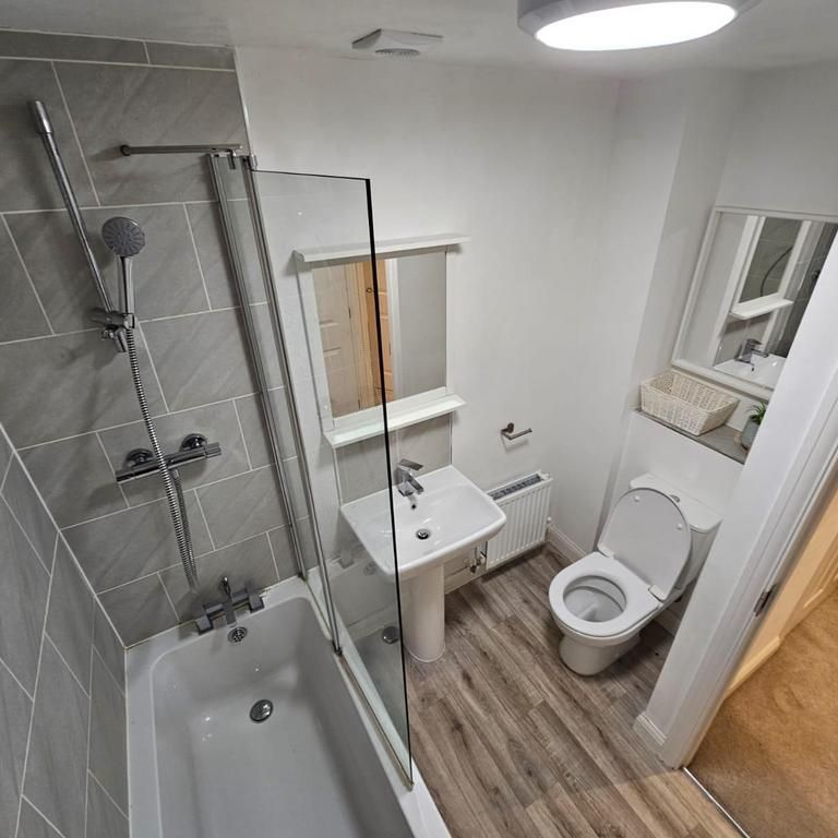 1 bedroom in a house share to rent - Photo 1