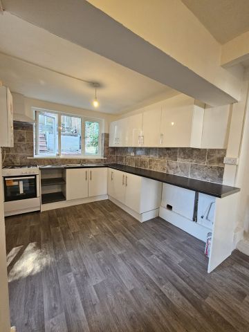 3 Bed Terraced House, Somerfield Road, M9 - Photo 4