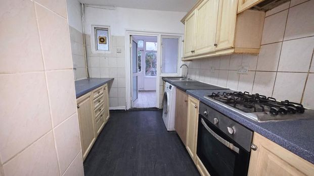 4 bedroom terraced house to rent - Photo 1