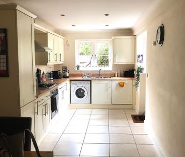 2 bedroom semi-detached house to rent - Photo 6