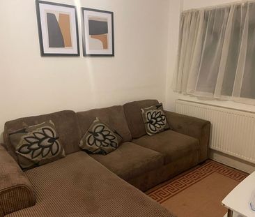 Room in a Shared House, Croombs Road, E16 - Photo 2