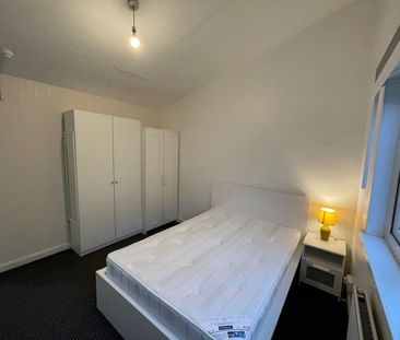 Room in a Shared House, Burnley Road, NW10 - Photo 3