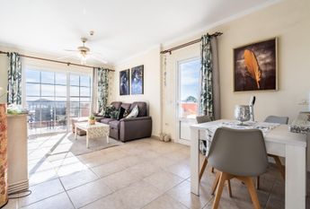 Apartamento con terraza y vistas en Los Cristianos – 0067-04600