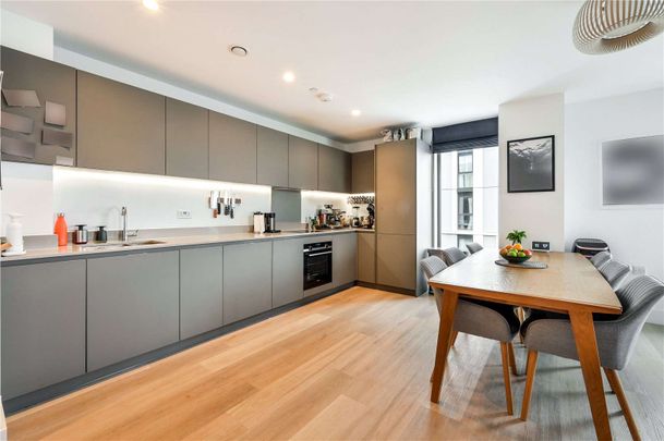 This ultra modern 3 double bedroom apartment spanning over 1100 sq. ft is situated on the 7th floor within the desirable Stratford Mill development. - Photo 1