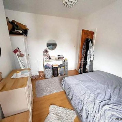 2 bedroom property to rent in Leigh On Sea - Photo 1