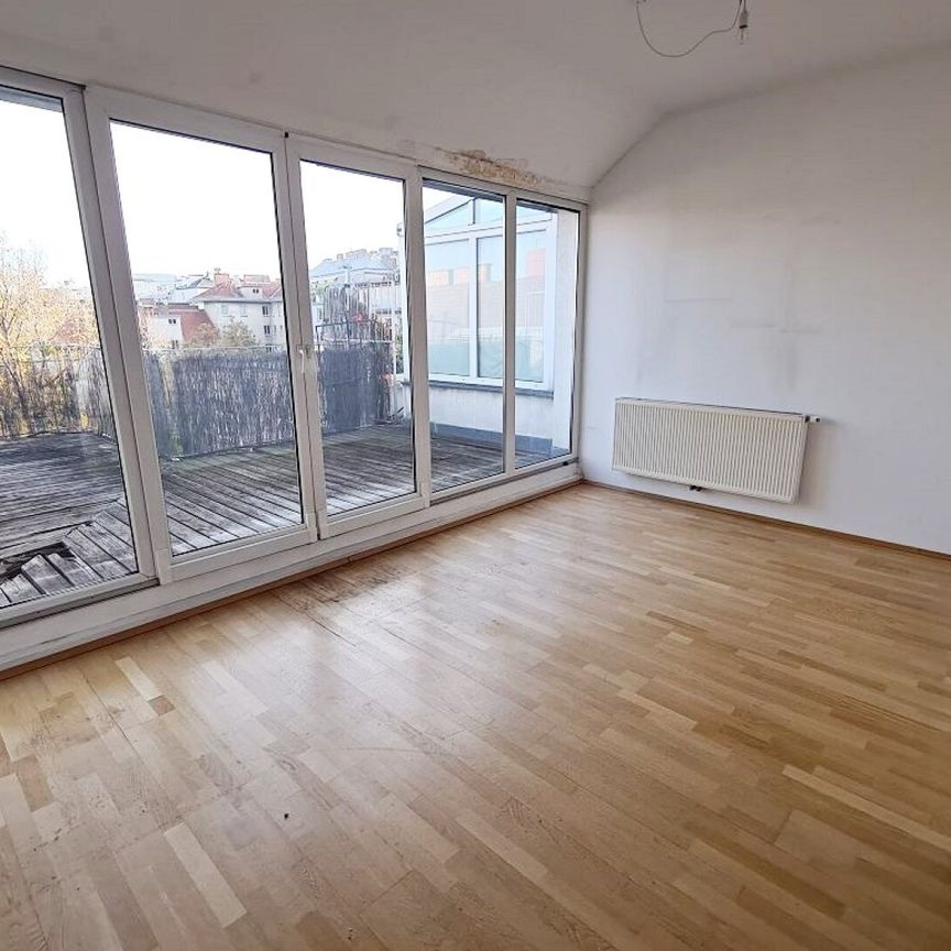 TERRASSENHIT, DACHGESCHOSS, 138 m2 Maisonette mit 45 m2 Terrasse, 3 Zimmer, Wohnküche, Wannenbad, Rembrandtstraße - Photo 1