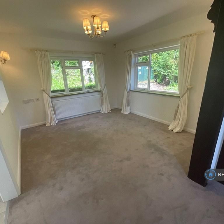 2 bedroom bungalow to rent - Photo 1