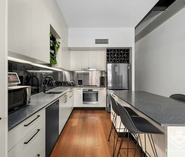 Break lease opportunity to secure a spacious woolstore apartment to... - Photo 1