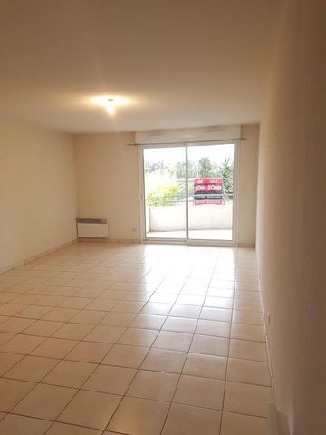 Location Appartement 2 pièces 50m² AIRE SUR L ADOUR 40800 - Photo 2