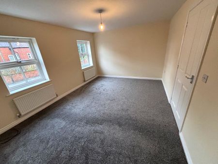 3 bedroom end of terrace to let - Photo 4