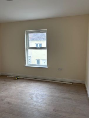 4 Bed End Terrace, Lower Field Road, RG1 - Photo 1