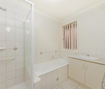 Spacious 3-Bedroom Home in Keilor Lodge - Photo 6