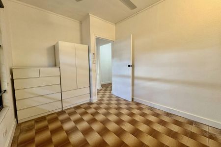 COMFORTABLE NORTHERN SUBURBS LIVING - Photo 3