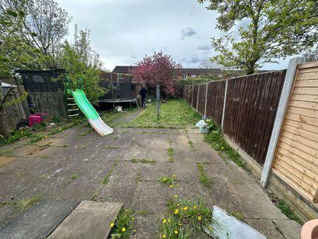 3 bedroom terraced house to rent - Photo 2