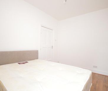 4 bedroom terraced house to rent - Photo 6