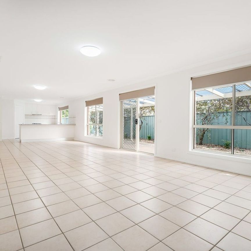 SOUGHT AFTER EAST ALBURY - Photo 1