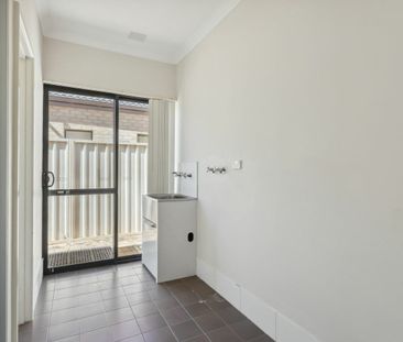 Parkside Living with Ultimate Convenience! - Photo 3