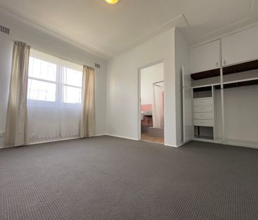 Centrally Located 1 Bedroom Home . - Photo 6
