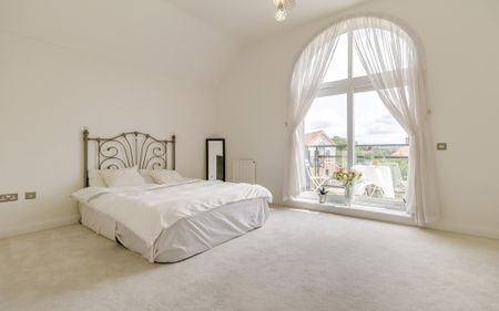 4 bedroom Town House to let - Photo 5
