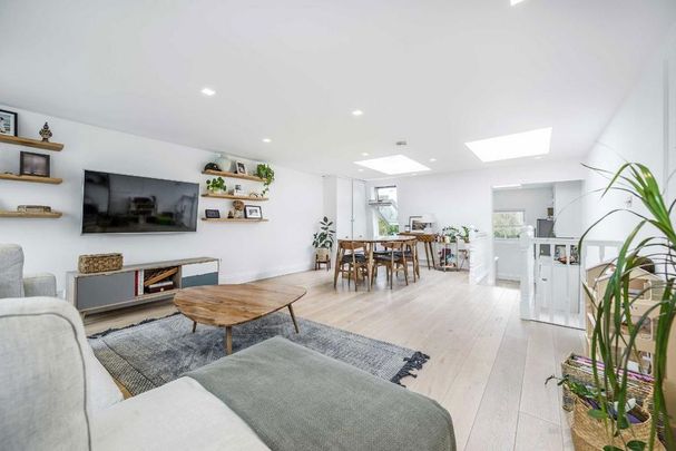 3 bedroom flat to rent - Photo 1