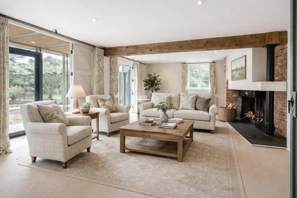 6 bedroom detached house to rent - Photo 1