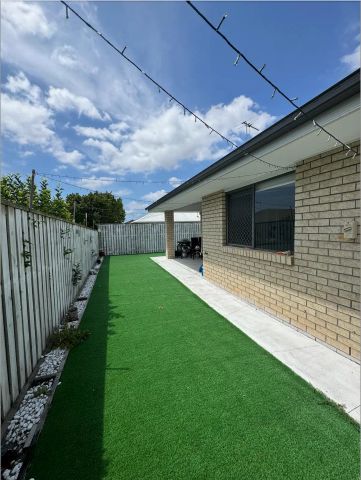 “Modern Family Home with Solar Power & EV Charger – Prime North Lakes Location!” - Photo 5