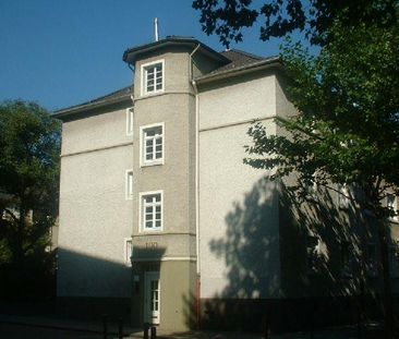 *** Charmante Altbauwohnung mit Wohnküche und Loggia in beliebter L... - Photo 1