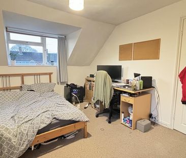 4 bedroom semi-detached house to rent - Photo 3