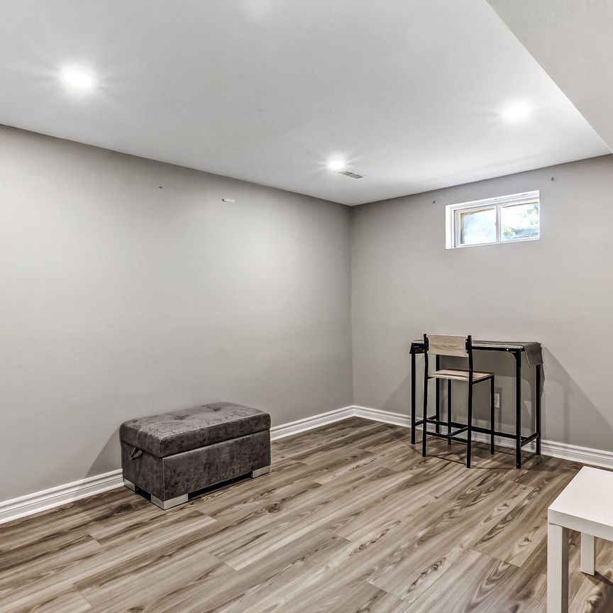 For Lease - 665 Upper Queen Street, London South, Ontario - Photo 1