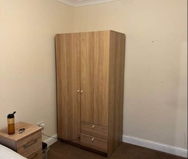 Room in a Shared House, Grange Road, IG1 - Photo 4