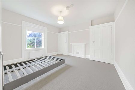 Two bedroom apartment set within a period conversion in the heart of St John's Wood - Photo 3