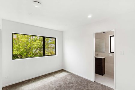 Brand new modern townhouse - Photo 5