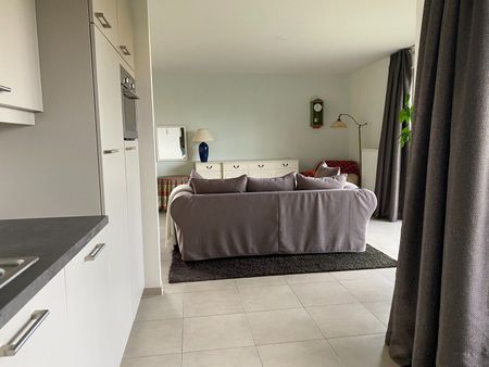 Gelijkvloers appartement met 2 slaapkamers, terras en autostaanplaats - Photo 3