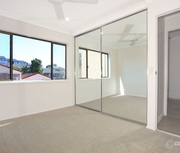 Spacious & Versatile Townhouse - Photo 3