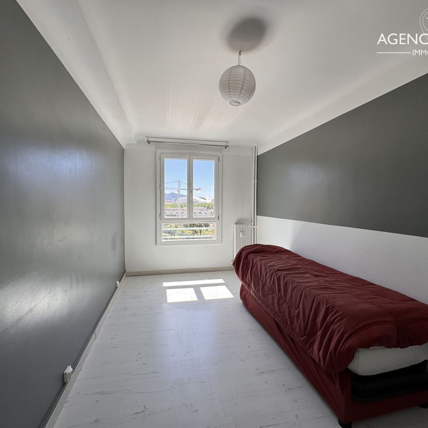 Appartement 3 pièces 66m2 MARSEILLE 10EME 890 euros - Photo 1