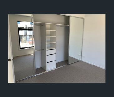 Lakeside Living 10km from Melbourne CBD!!! - Photo 1