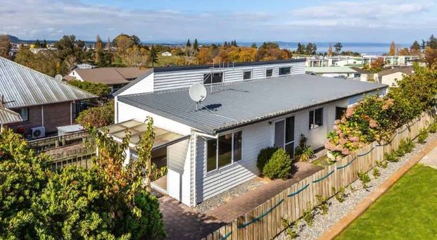 3-Bedroom 2-Bathroom Family Home in Nukuhau - Photo 1