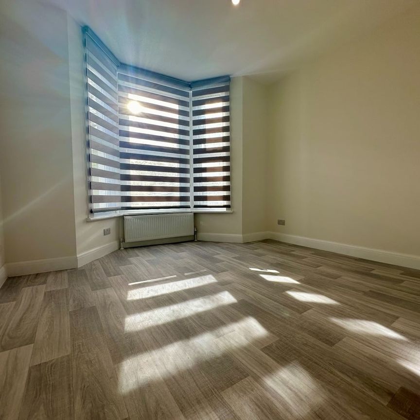 1 Bed Flat, Bramber Road, W14 - Photo 1