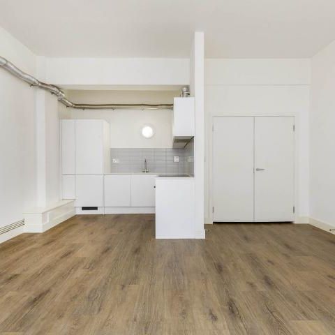 Stunning newly refurbished one bedroom apartment with loft style features - Photo 1