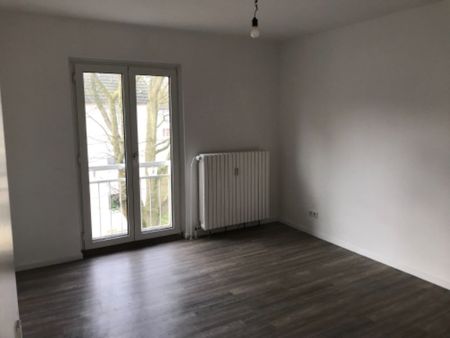 47101/21 Charmante 2- Zimmer-Wohnung in Düsseldorf-Reisholz - Photo 2