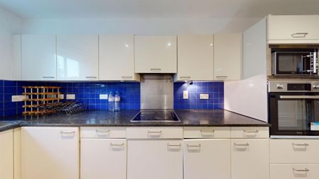 2 bedroom property to let - Photo 2